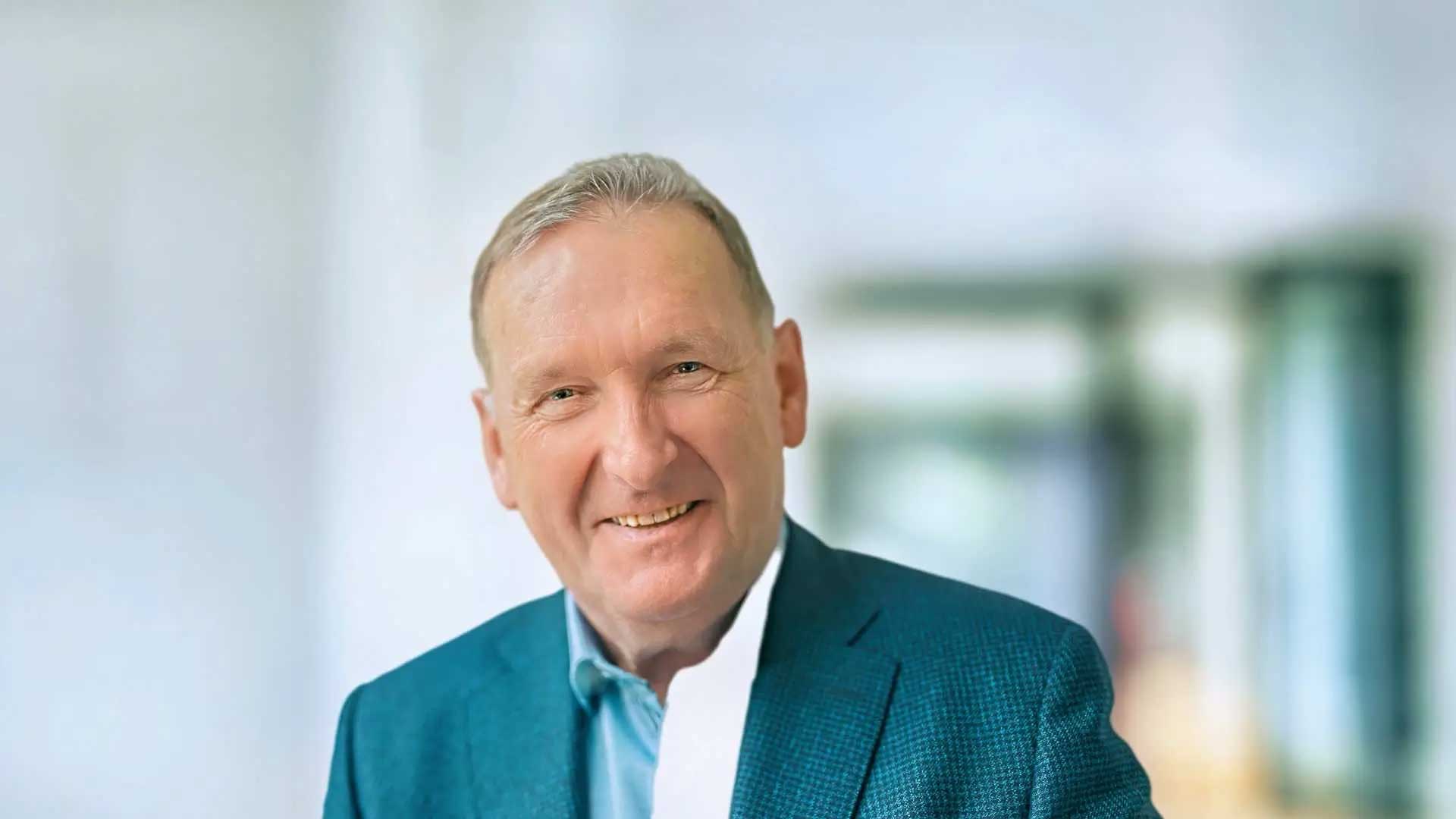 Prof. Dr. Markus W. Büchler