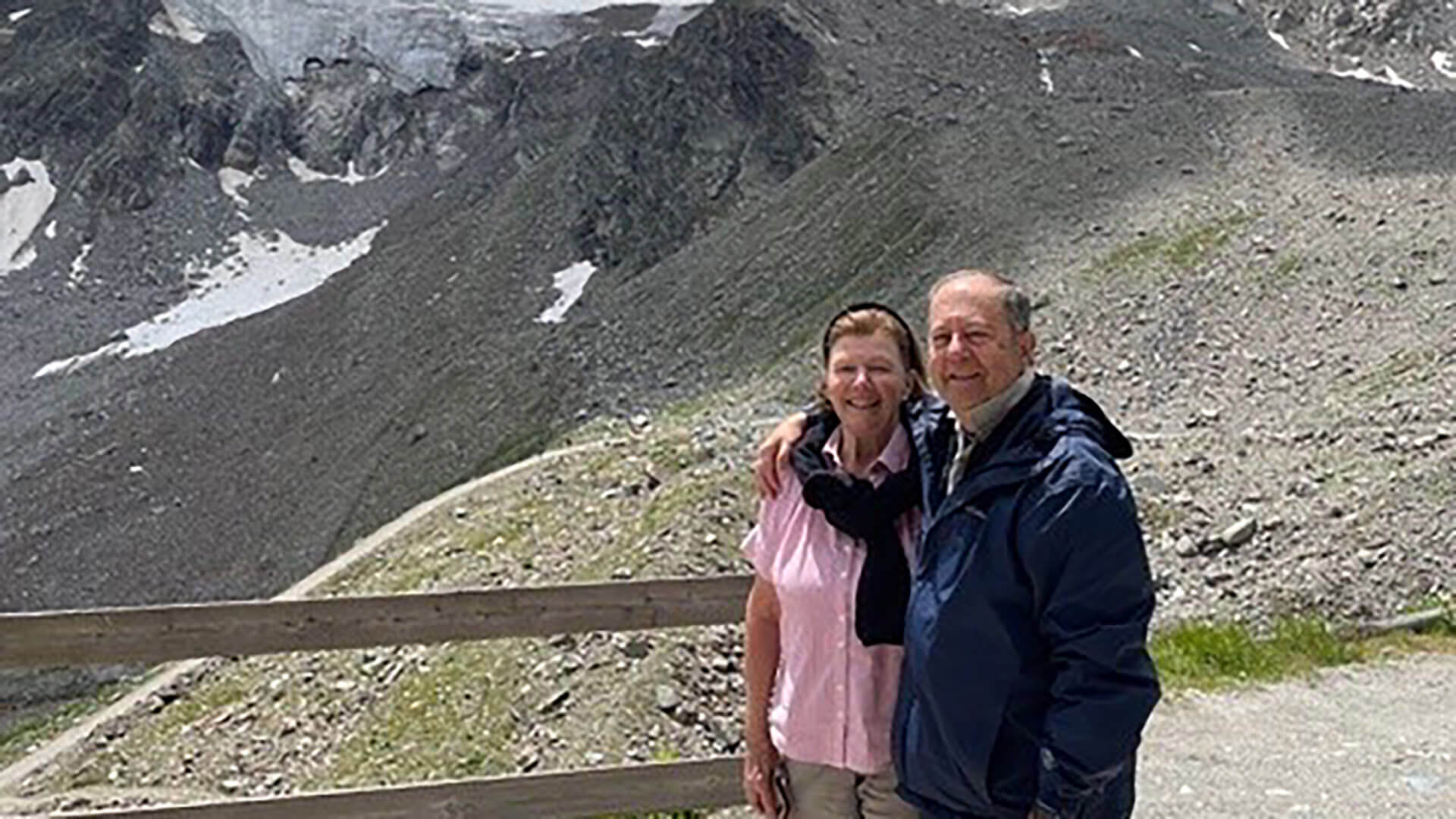 Ehepaar Ursula und Dr. Eugenio Serrallach in den Bergen